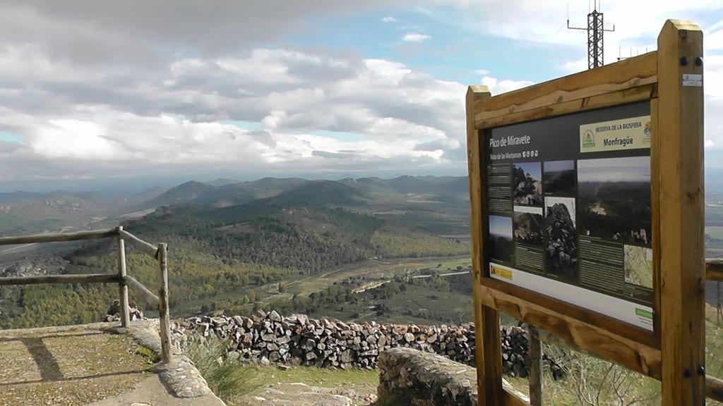 Los Montes Affittacamere Casas de Miravete Esterno foto